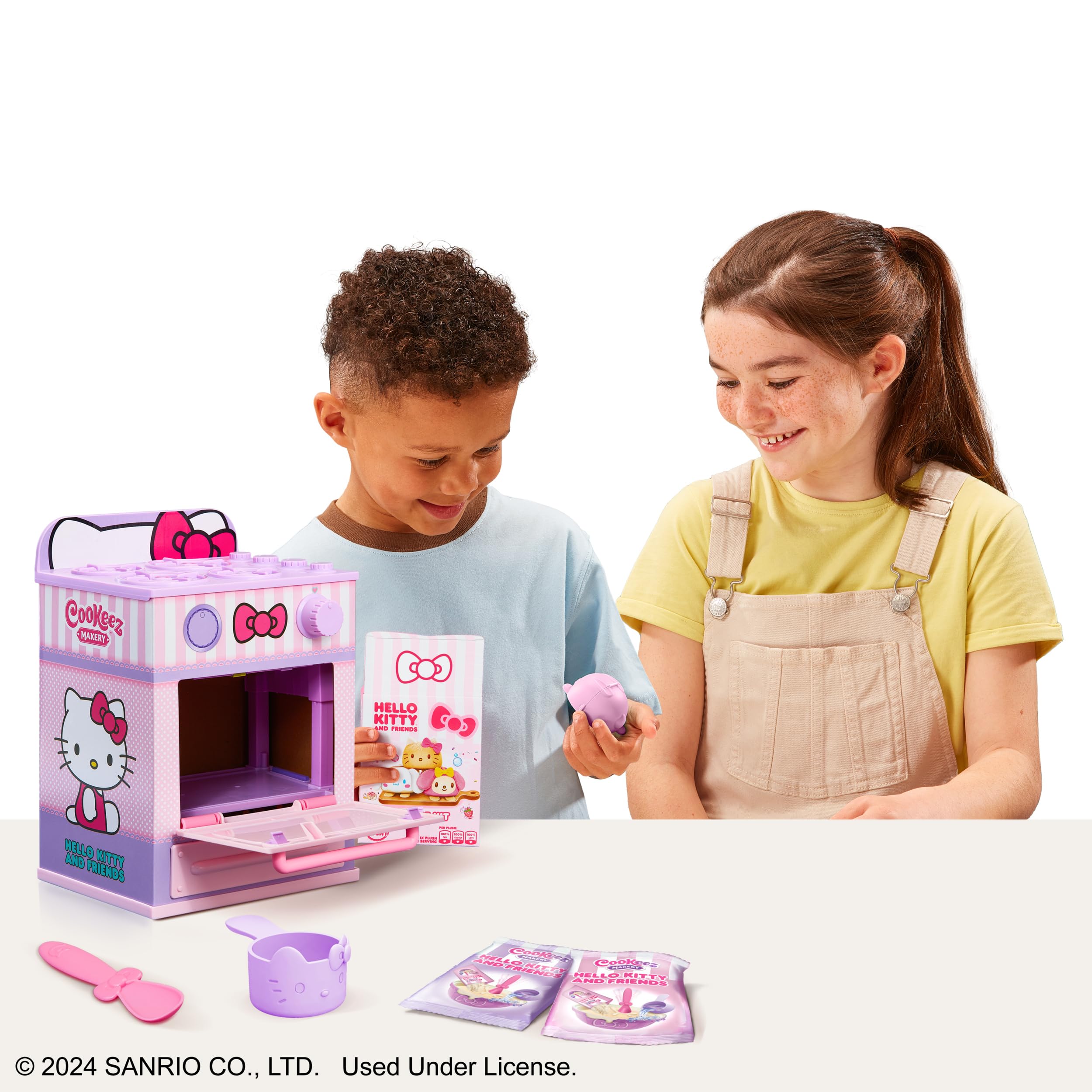COOKEEZ MAKERY Hello Kitty and Friends Oven. Mix & Make a Plush